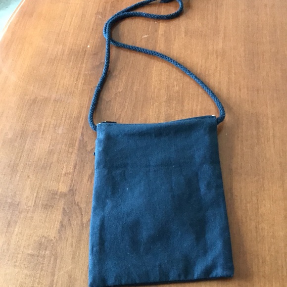 Small shoulder bag made in India with elephant motif, two compartments w zippers - Picture 3 of 9